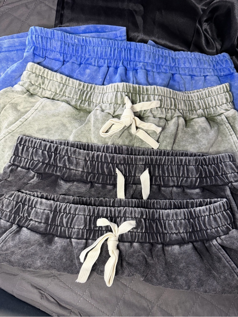 Men’s Drawstring Mineral-Wash Pull-On Shorts - Blue, Green, Black- 4 pack